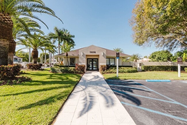 Legacy Palm Gardens in Hialeah, FL - Building Photo - Building Photo