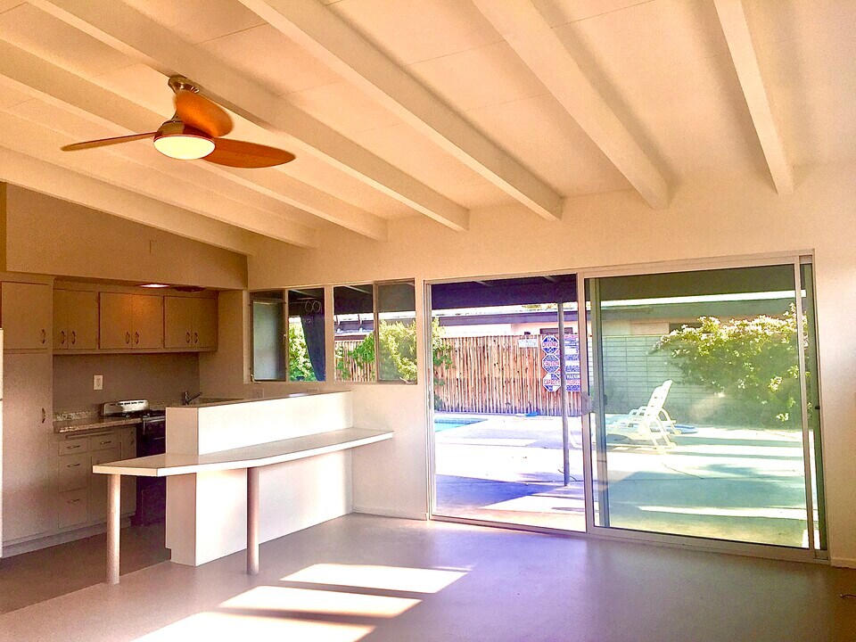 3715 E Calle de Ricardo in Palm Springs, CA - Building Photo
