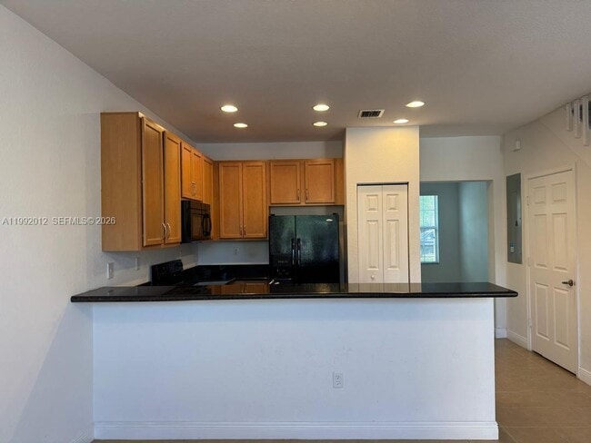 14733 SW 11th St in Pembroke Pines, FL - Building Photo - Building Photo