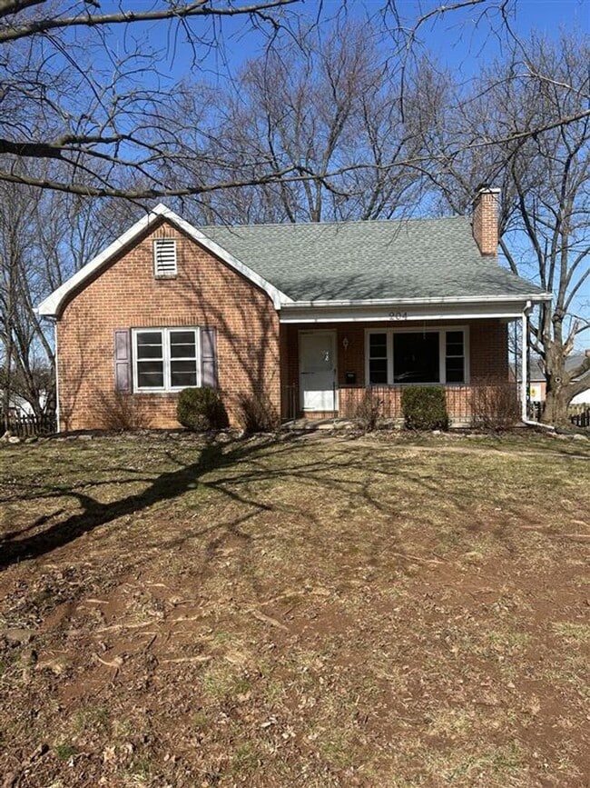 property at 204 S 7th St