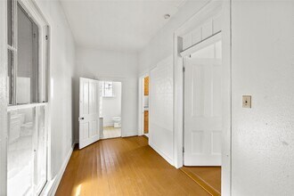 1524 Mechanic St, Unit 4 in Galveston, TX - Foto de edificio - Building Photo