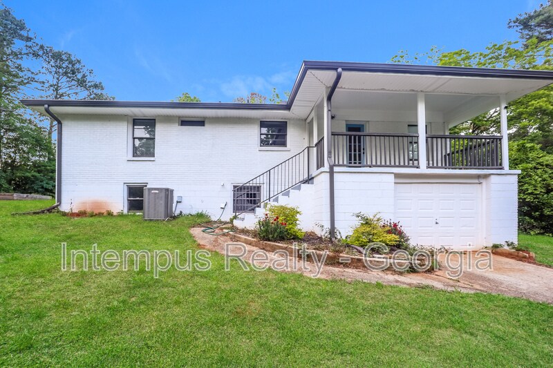 3543 Bouldercrest Rd in Ellenwood, GA - Building Photo