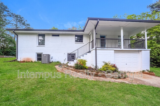 property at 3543 Bouldercrest Rd