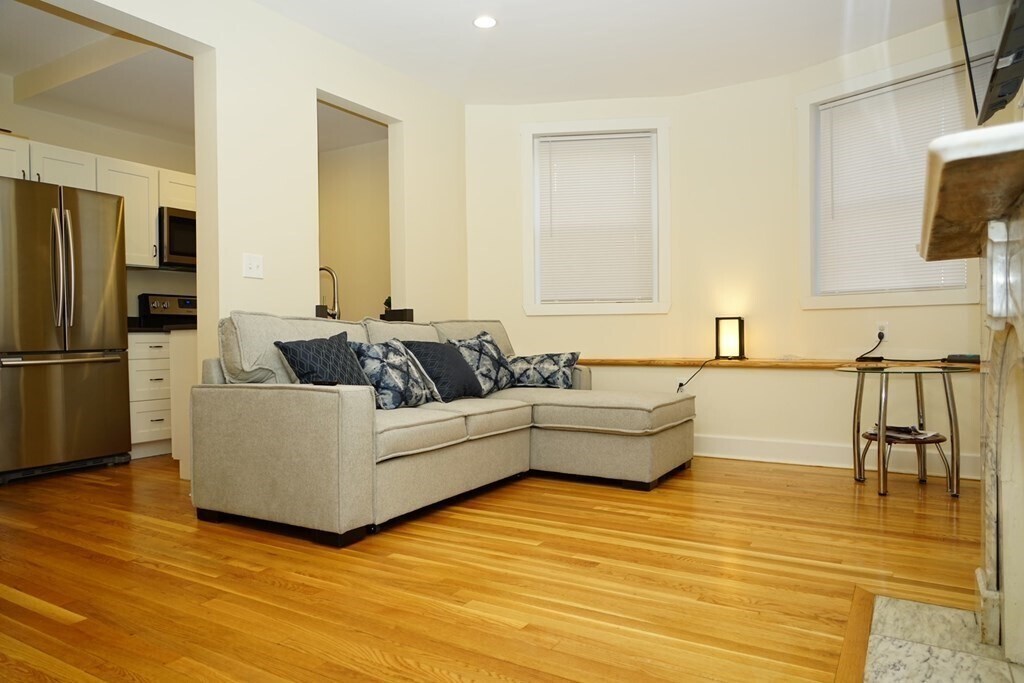 328 Washington St in Boston, MA - Building Photo