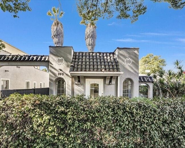 743 3/4 Occidental Blvd in Los Angeles, CA - Building Photo - Building Photo