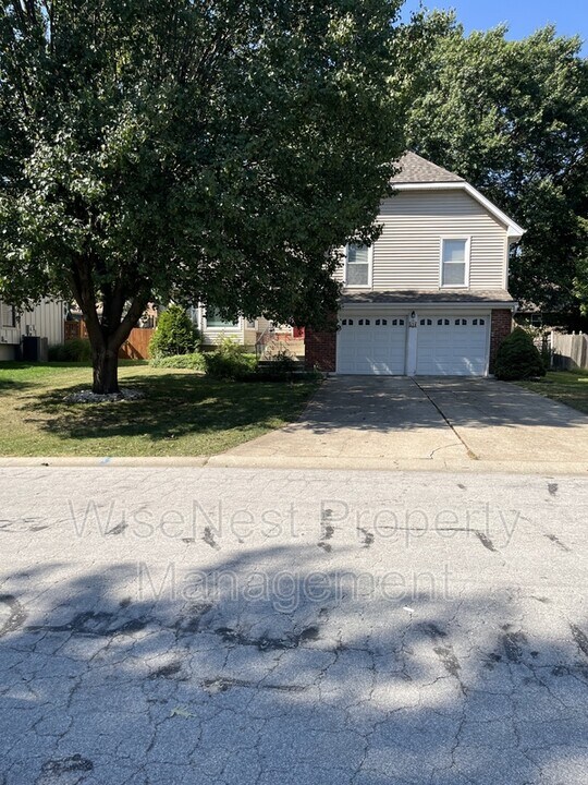514 SE Adobe Dr in Lee's Summit, MO - Building Photo