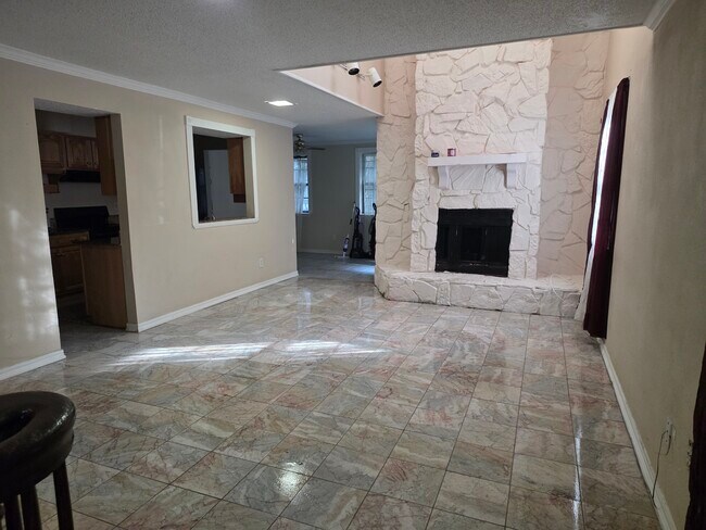 4213 Paradis Ln in Kenner, LA - Foto de edificio - Building Photo