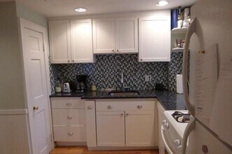 42 Hatfield Rd in Newton, MA - Building Photo - Building Photo