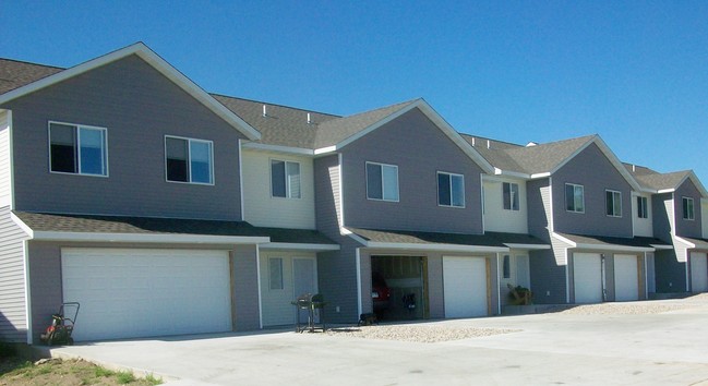 Bunker Lane Townhomes in St. Peter, MN - Building Photo - Building Photo