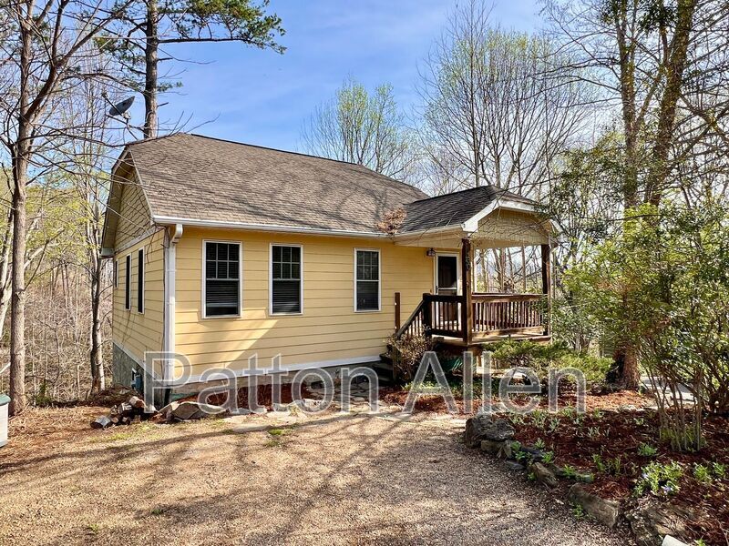430 Riverview Dr in Asheville, NC - Building Photo