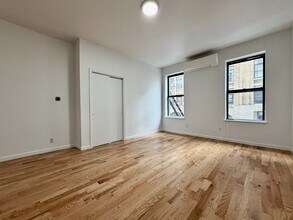 346 W 52nd St in New York, NY - Building Photo - Building Photo