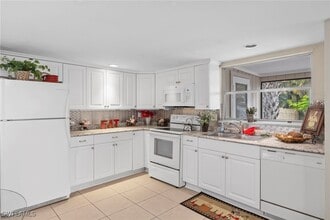 151 Crown Dr in Naples, FL - Building Photo - Building Photo