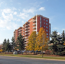 Providence Place in Whitby, ON - Building Photo - Building Photo