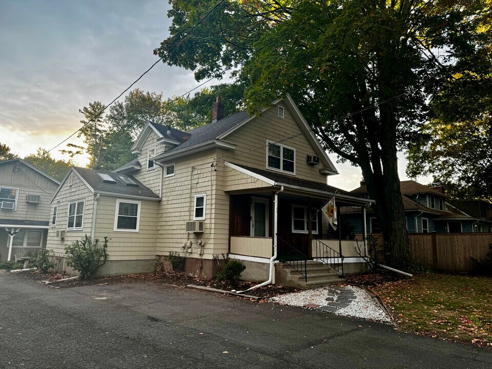 36 Gunn St in Milford, CT - Building Photo