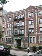 481 Eastern Pky in Brooklyn, NY - Foto de edificio - Building Photo