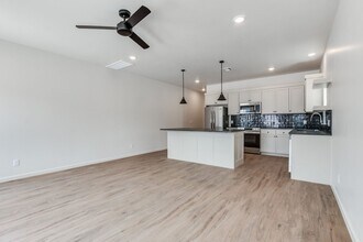 637 W 2nd St in Edmond, OK - Building Photo - Building Photo