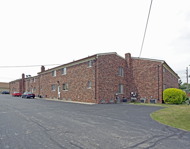 Val-Mar Manor in St. Clair Shores, MI - Foto de edificio - Building Photo