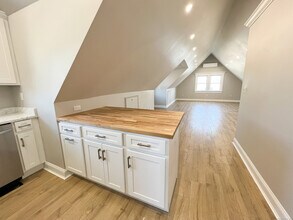 100 Stowe Ave in Milford, CT - Building Photo - Building Photo