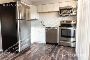 8317 S Reed St in Littleton, CO - Building Photo