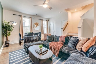 3920 Oakdale Rd in Charlotte, NC - Building Photo - Building Photo