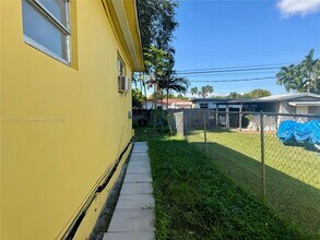 100 NW 64th Ct in Miami, FL - Building Photo - Building Photo
