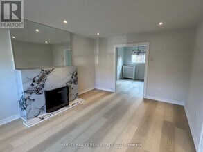 207 Old Orchard Grove in Toronto, ON - Building Photo - Building Photo