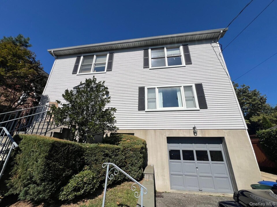 335 5th St in Mamaroneck, NY - Building Photo