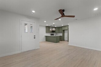412 N 5th St in Midlothian, TX - Building Photo - Building Photo