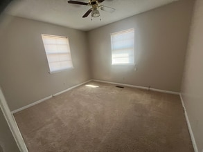 2 Creekdale Dr in Sherwood, AR - Foto de edificio - Building Photo