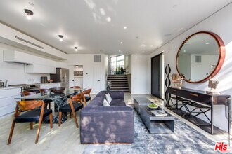 855 Hilldale Ave in West Hollywood, CA - Building Photo - Building Photo