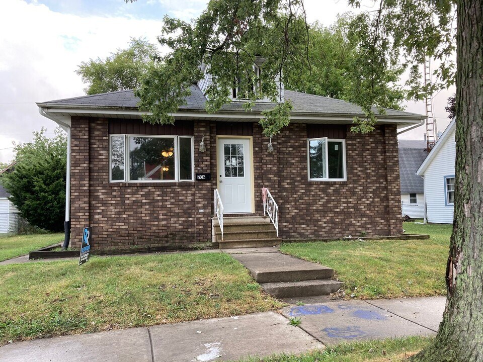 706 Belden St in Michigan City, IN - Building Photo