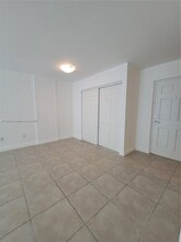 680 NE 64th St in Miami, FL - Foto de edificio - Building Photo