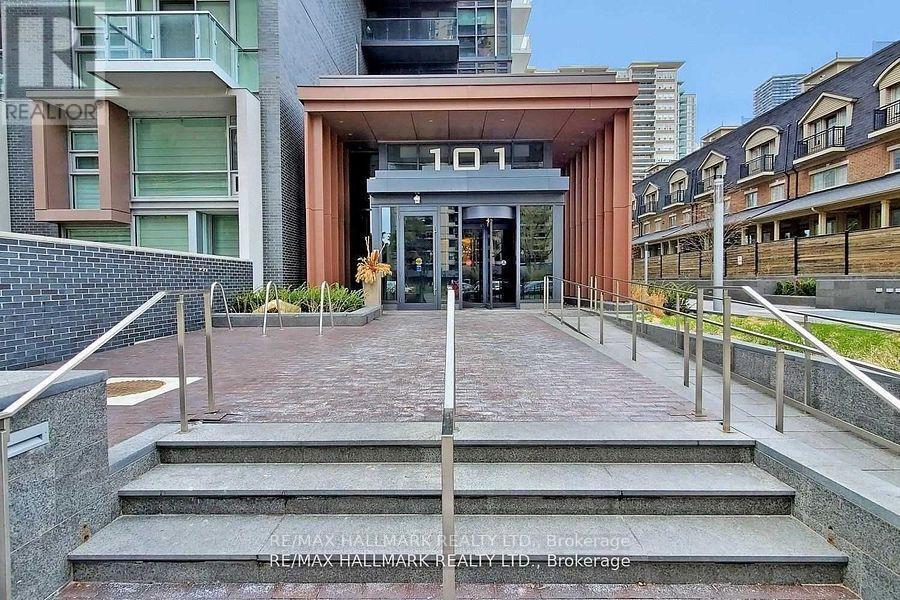 101 Erskine Ave in Toronto, ON - Building Photo