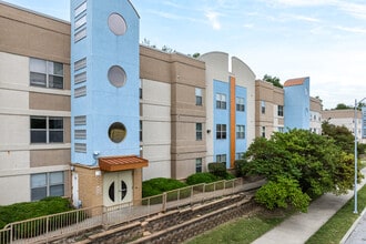 Parkway Apartments in Kansas City, MO - Building Photo - Building Photo