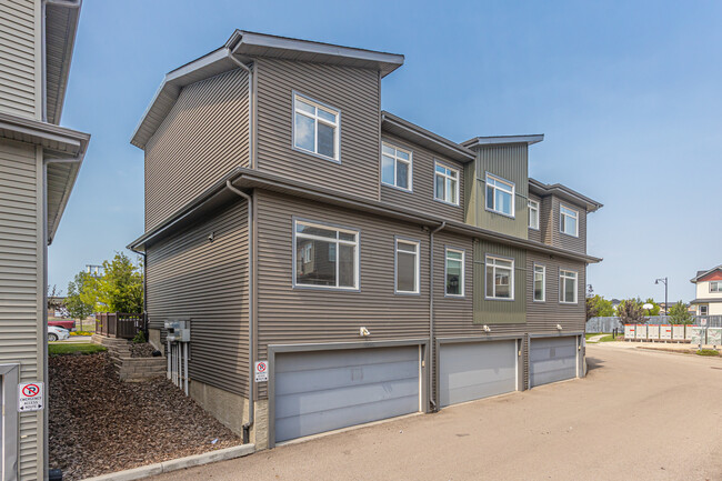 Novus Townhomes in Edmonton, AB - Building Photo - Building Photo