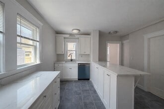 441 Broadway, Unit 2 in Somerville, MA - Foto de edificio - Building Photo