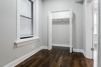 2031 W Moffat St, Unit 1 in Chicago, IL - Building Photo - Building Photo
