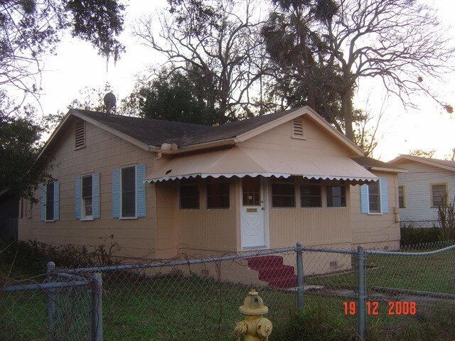 154 E 44th St in Jacksonville, FL - Foto de edificio - Building Photo