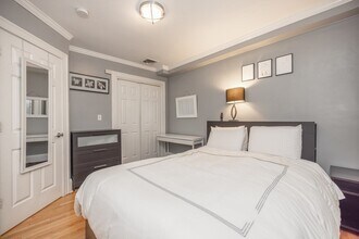 97 E Brookline St, Unit 1 in Boston, MA - Foto de edificio - Building Photo
