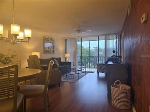 800 Cove Cay Dr in Clearwater, FL - Building Photo - Building Photo