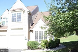 323 Country Club Dr in Lansdale, PA - Building Photo