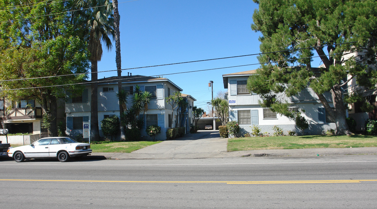 7123 Hazeltine Ave in Van Nuys, CA - Building Photo