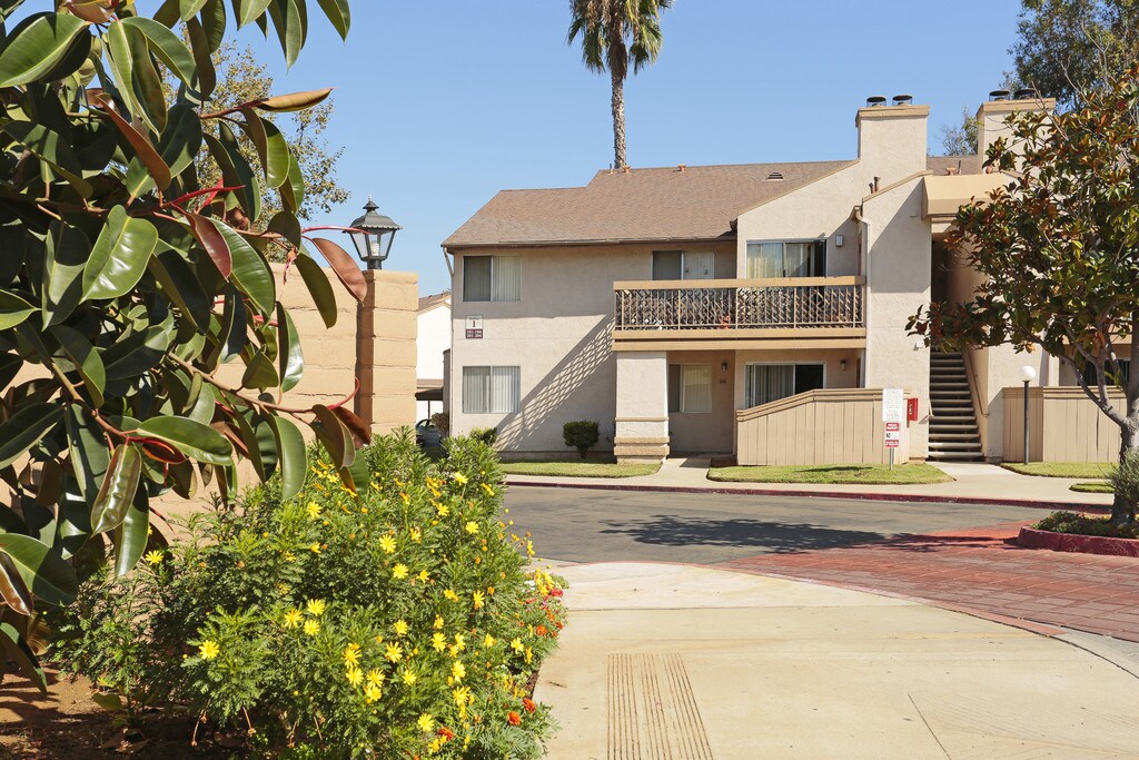 Oak Hill Apartments in Escondido, CA