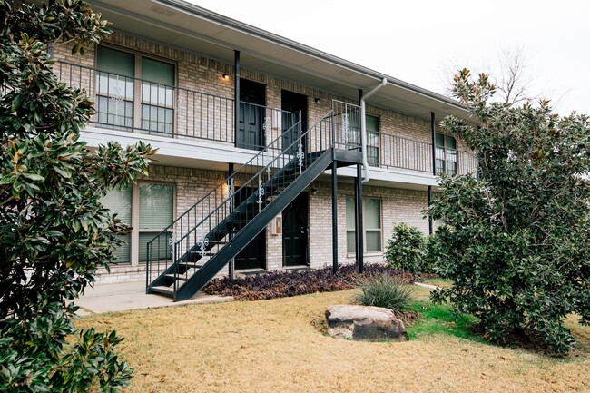 115 Bernard St, Unit 4 in Denton, TX - Building Photo - Building Photo