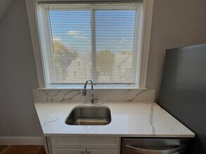 29 Alpine St, Unit 3 in Somerville, MA - Foto de edificio - Building Photo