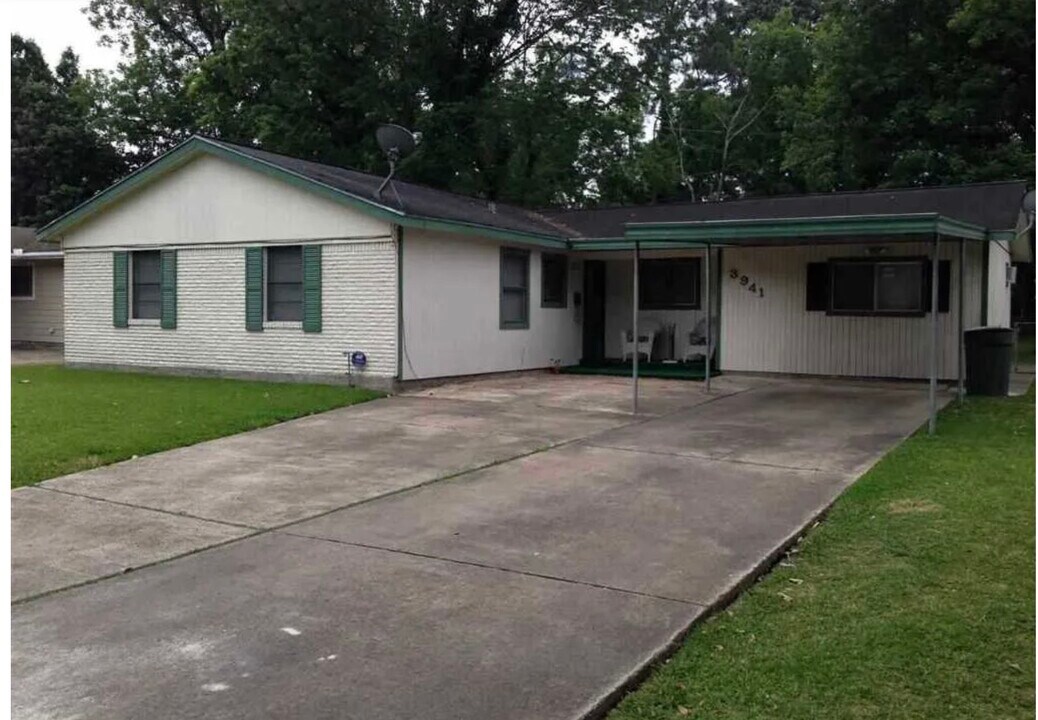 3941 Broadmoor Dr in Beaumont, TX - Building Photo
