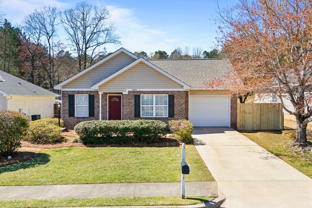 1459 Bedrock Dr in Auburn, AL - Building Photo