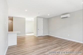 1970 Dorchester Ave, Unit 207 in Boston, MA - Building Photo - Building Photo