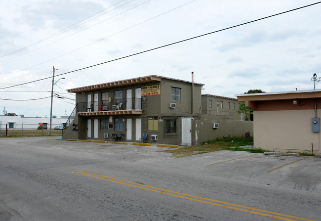 The Homestead Apartments in Homestead, FL - Building Photo - Building Photo