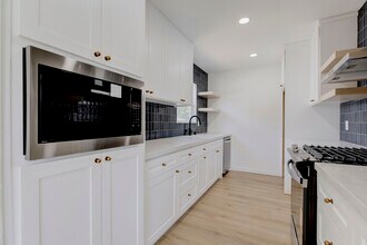 8051 Etiwanda Ave in Reseda, CA - Building Photo - Building Photo